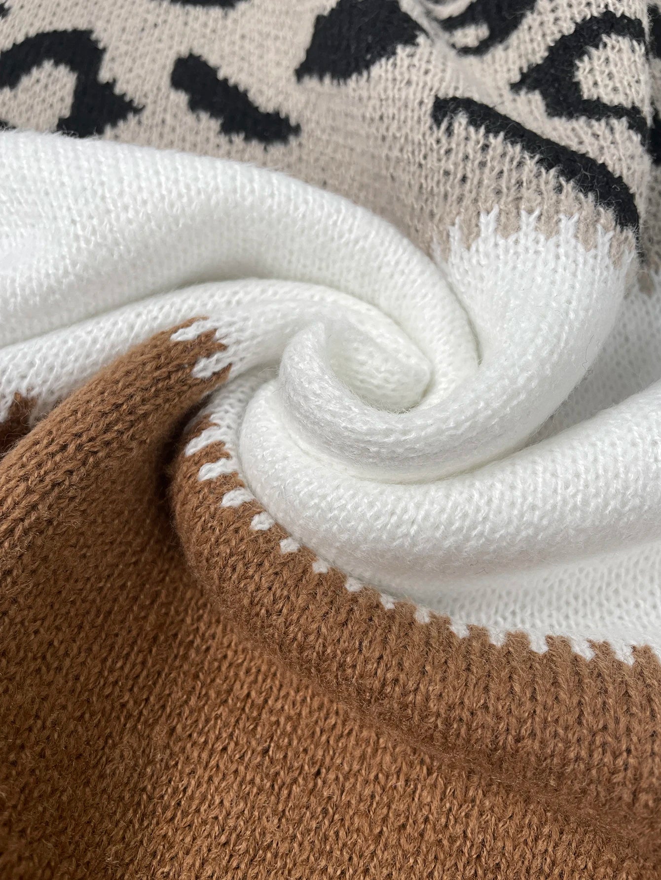 Lavoisier™ | Lela - Pull Léopard Audacieux
